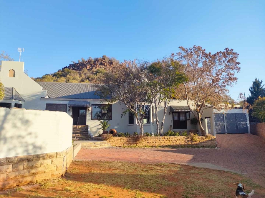 4 Bedroom Property for Sale in Langenhovenpark Free State